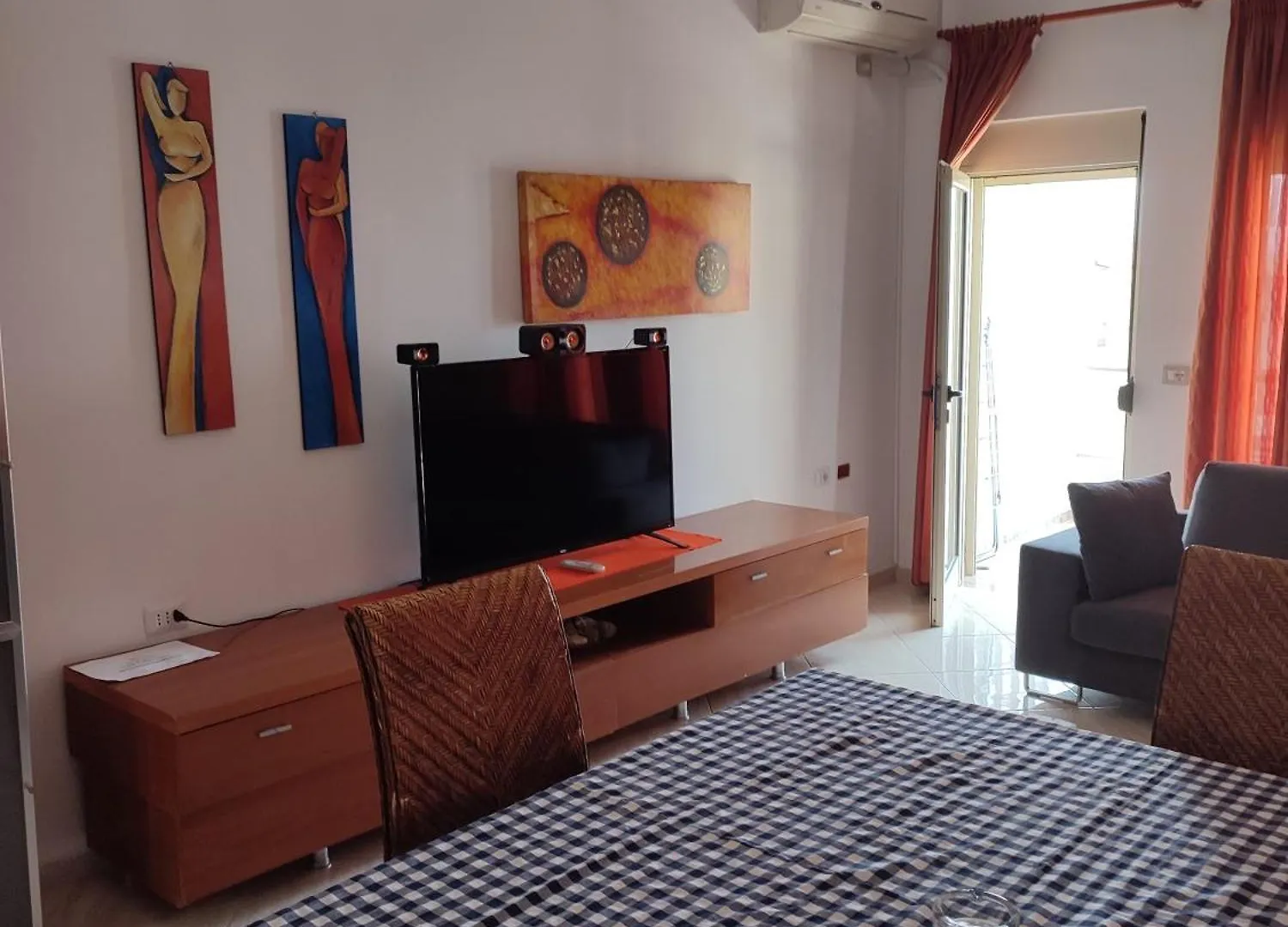 Summer Gate Apartment 0*, Sarandë