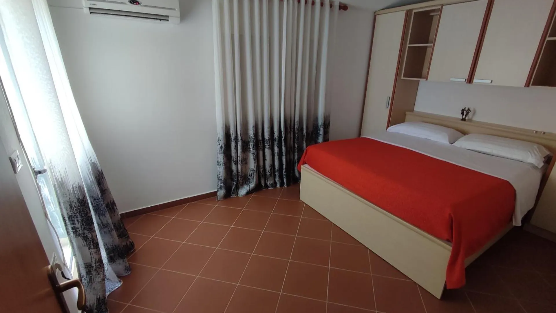 Summer Gate Apartment 0*, Sarandë Albania